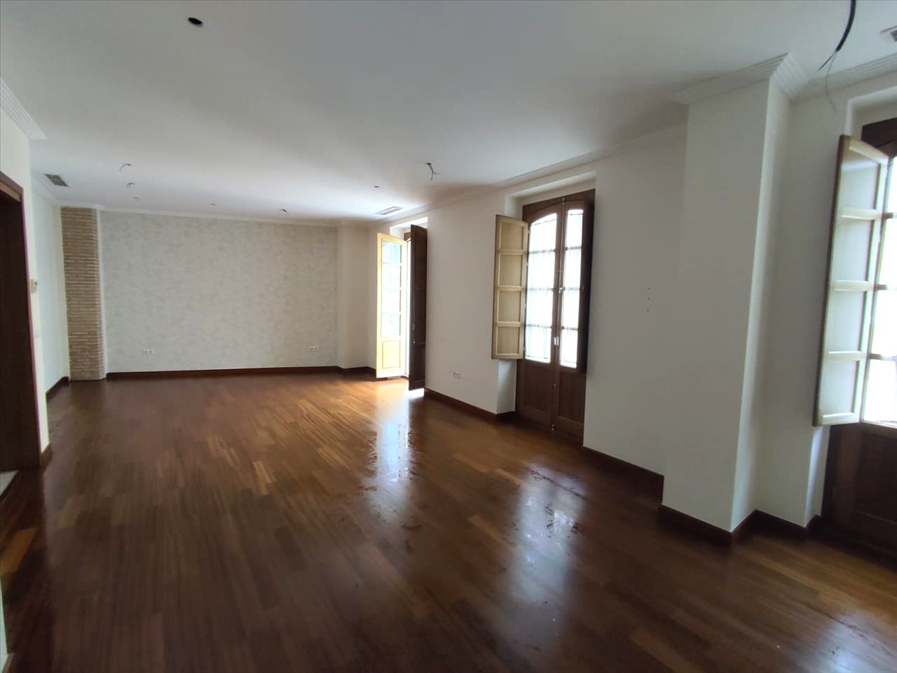 BEAUTIFUL AND SPACIOUS APARTMENT FOR SALE IN THE CENTER