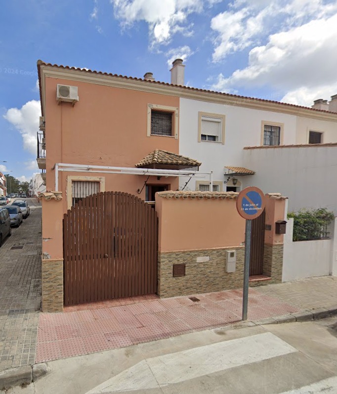 CASA ADOSADA EN VENTA LEBRIJA