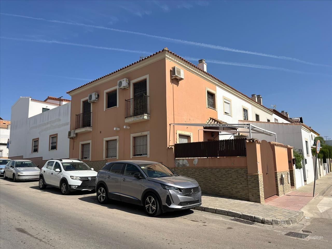 CASA ADOSADA EN VENTA LEBRIJA